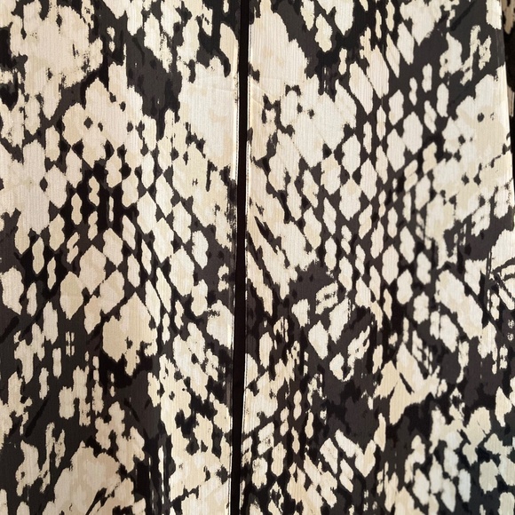 Vince 100% Silk Sleeveless Shift Dress Abstract/Snakeskin-ish Print ~ Size 8 - Picture 10 of 11